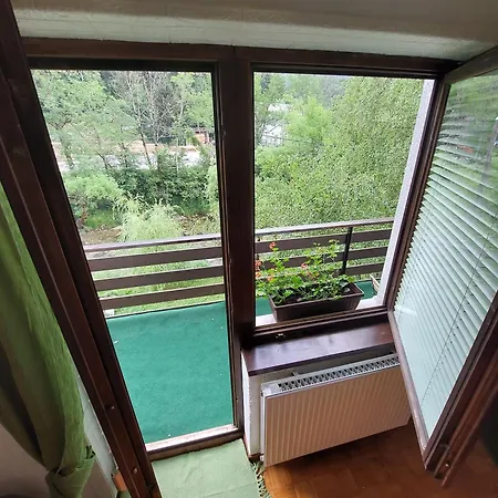 호스텔 The Riverside Chill