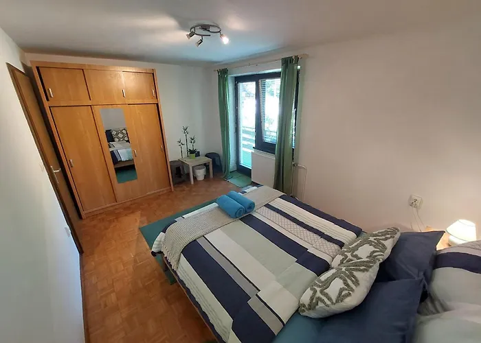 The Riverside Chill Hostel Μπλεντ